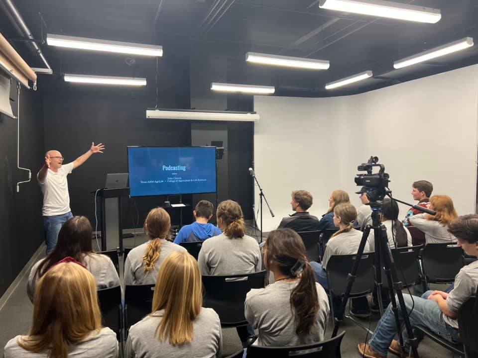 4-H kids attending a Crossroads session